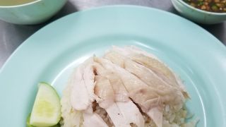 有名店ピンクのカオマンガイ