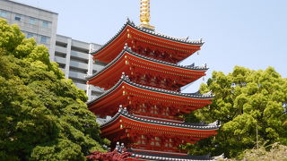 色鮮やかな五重塔