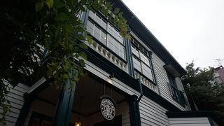 街の雰囲気にマッチした洋館スタバ