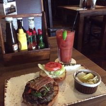 ランチのバーガー