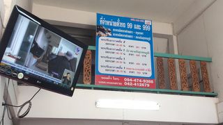 ラオスから国境橋を渡って、ノンカイ、そのあとのバスはどう探す？