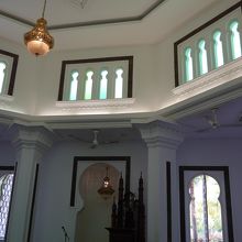 礼拝室内部は思ったより質素でした