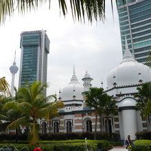 玉葱型ドームの先にKLタワーも見えました