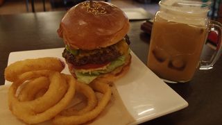 お勧めはハンバーガー