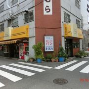 三原堂の裏道の茶ノ木神社の前にあるサンドイッチ店