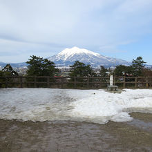 弘前城の本丸からパチリ