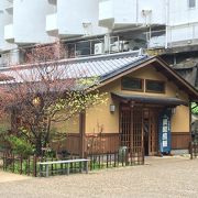 落ち着いた感じの炭酸煎餅店