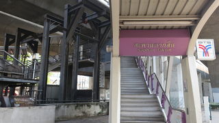 チャオプラヤーエクスプレス乗り換え駅