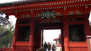 馬道通り側にあるかつての「随身門」