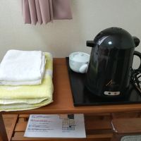 客室には電気ポットも有りました。