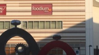 スーパーマーケットがメイン