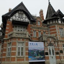 ロシア風情街南端の大連芸術展覧館（旧東清鉄道汽船株式会社)