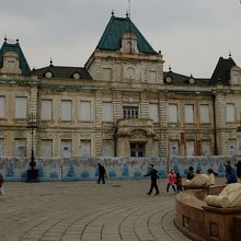 ロシア風情街の北のどん詰まりには、旧大連市自然博物館の建物が