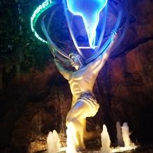 運が良いと噴水やゾウの前の席に