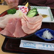 こちらはマグロ丼