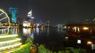 ホーチミン市内を流れる大きな川