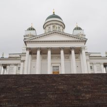 白い建物が美しいです