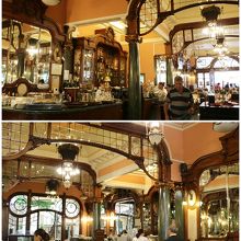 「カフェ・マジェスティック」店内