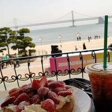 イチゴワッフル