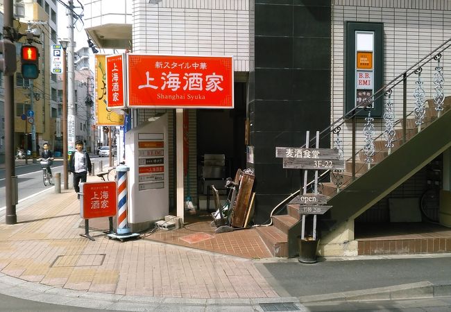 ラーメン類にミニ丼のラーメンセットは780円です。ご飯食べた人には、サラダとコーヒーのセルフサービスがあります。