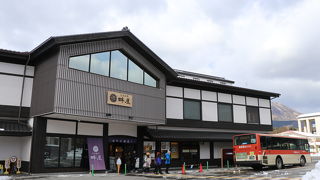 お土産屋が集まる