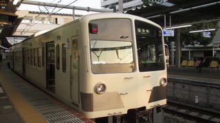 ローカル線の車両はアイボリー色？