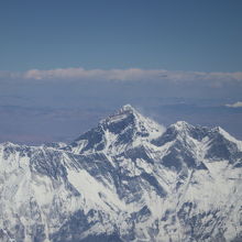 カトマンズ到着前にはエベレストも右側に見えました