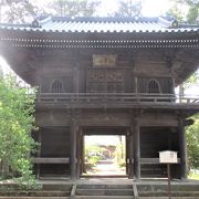 立派な山門のあるお寺さんです。