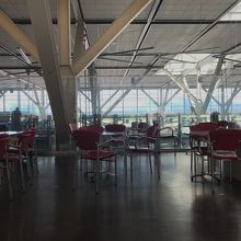 バンクーバー空港のビジネスラウンジは質素なもの