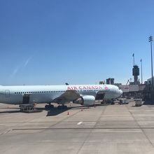 バンクーバー-アンカレッジの機種はA319-100