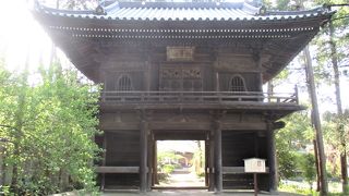 立派な山門のあるお寺さんです。