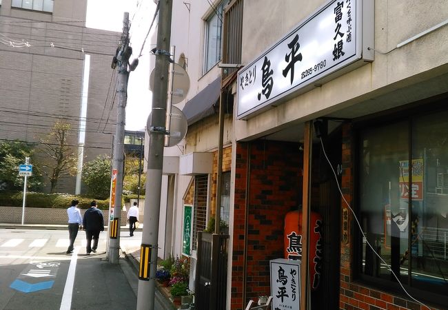 12時頃は満席ですが、回転も早いので、12時半過ぎはすいてますよ