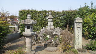 文豪・中里介山さんのお墓があります。