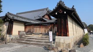 妙心寺四派本庵の一つで、最大。