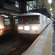 季節限定の夜行快速列車です。