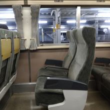 車内は普通のリクライニング座席