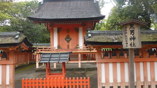 大鳥居の手前にあります