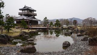 こじんまりとコンパクトな公園