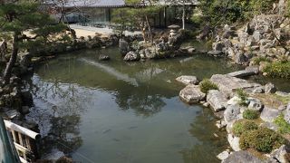 意外にぎっしりと豪華な石組