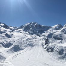 上の展望台からモンテローザ、リスカム、氷河方向