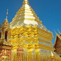 チェンマイで一番有名なお寺は山の上にある。