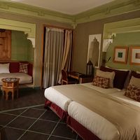 客室は古いですが広々としています。