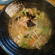 タンメンにしてみました。野菜多目でごまが良い感じです