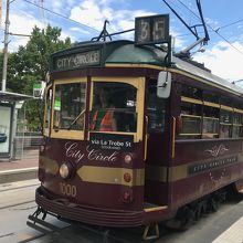 茶色のレトロな車両