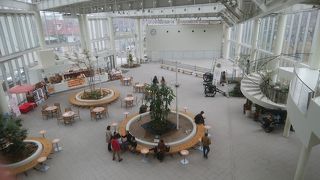 天井高い広い空間