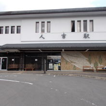 駅舎の景観です。城の建物のようです。