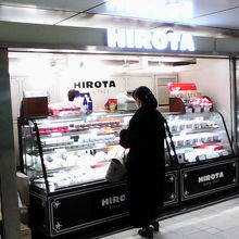 表参道駅の改札近くにあります