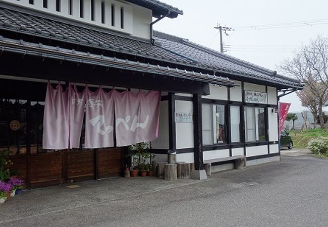 おばちゃん達がわいわい作る蕎麦がぜっぴんのてっぺん蕎麦