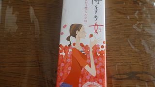 購入したお菓子の名前は「博多の女(ひと）」