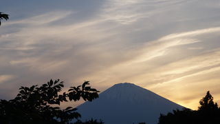 御殿場プレミアムアウトレットから見える山